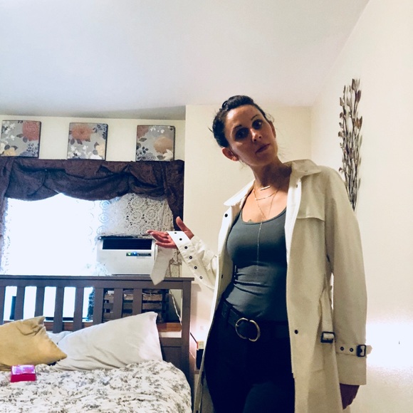 White Burberry “Tess” Trench sz 4